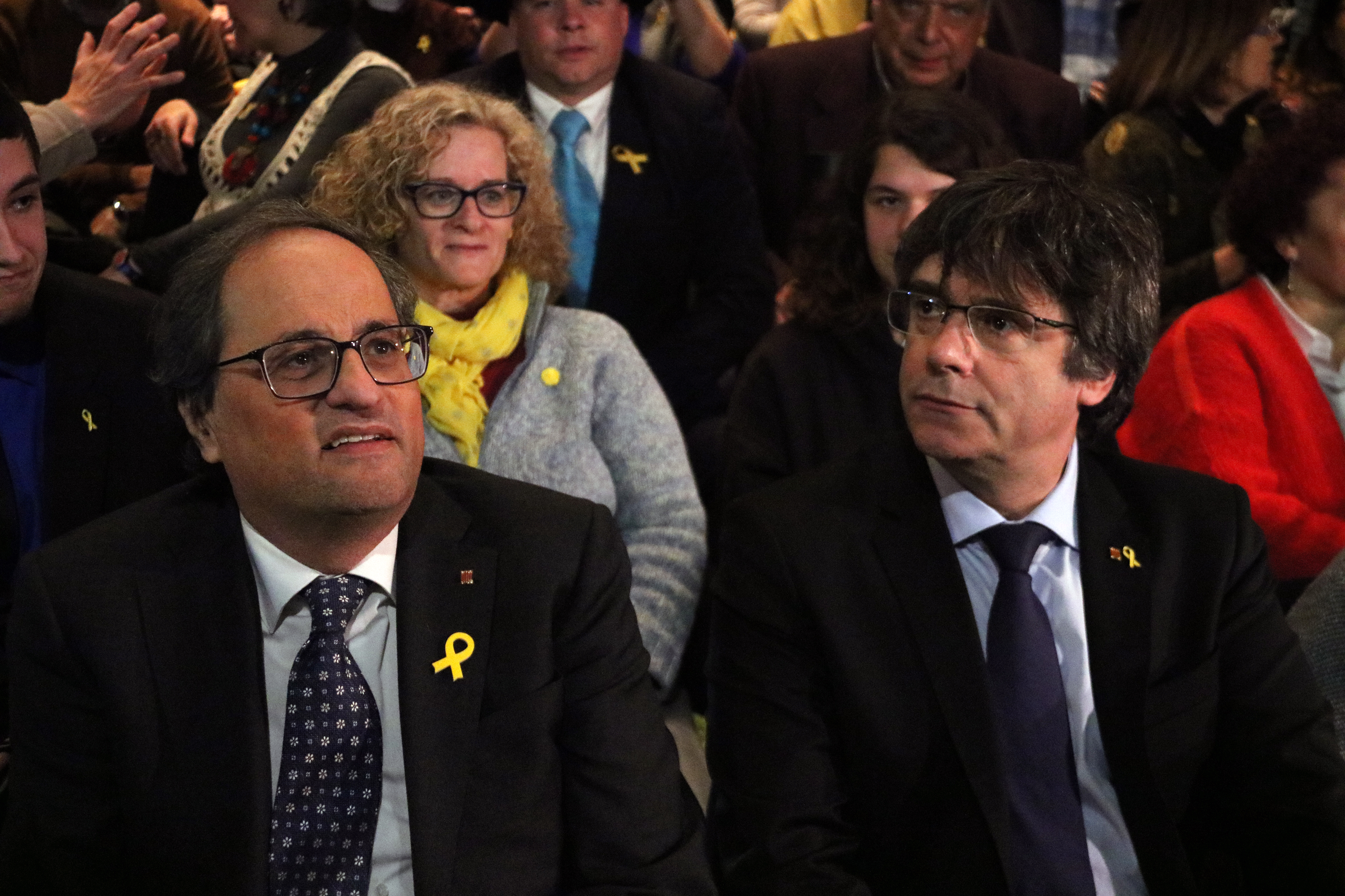 Catalan president Quim Torra and his predecessor Carles Puigdemont at the presentation for the Council for the Republic in Brussels on December 8 2018 (by Natàlia Segura)